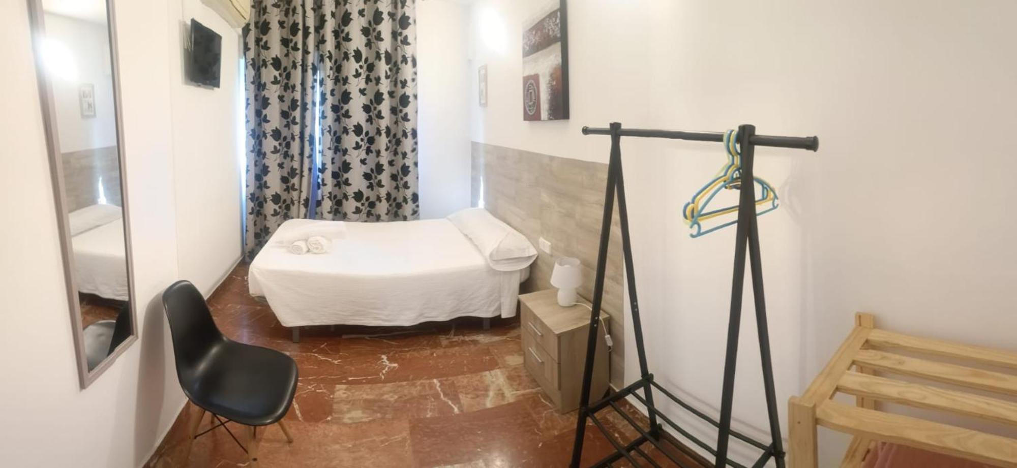Hostal Nevot Granada Bagian luar foto
