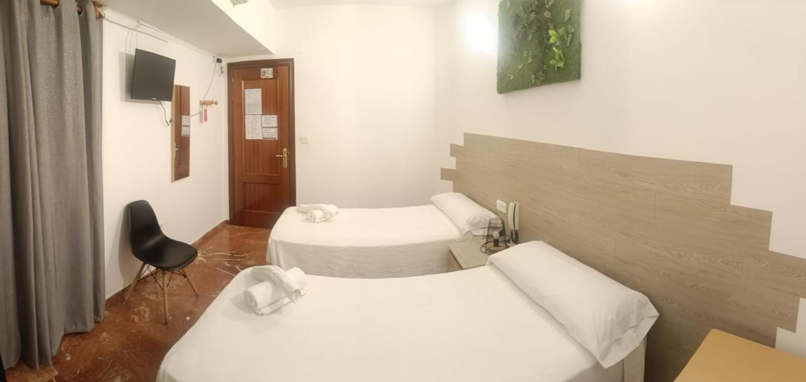 Hostal Nevot Granada Bagian luar foto