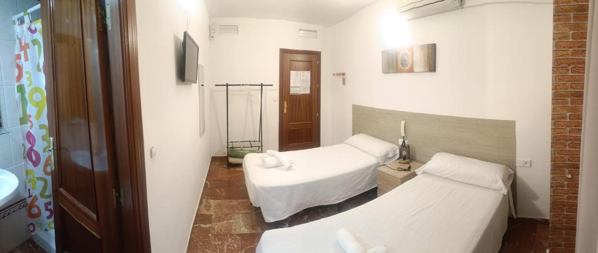 Hostal Nevot Granada Bagian luar foto