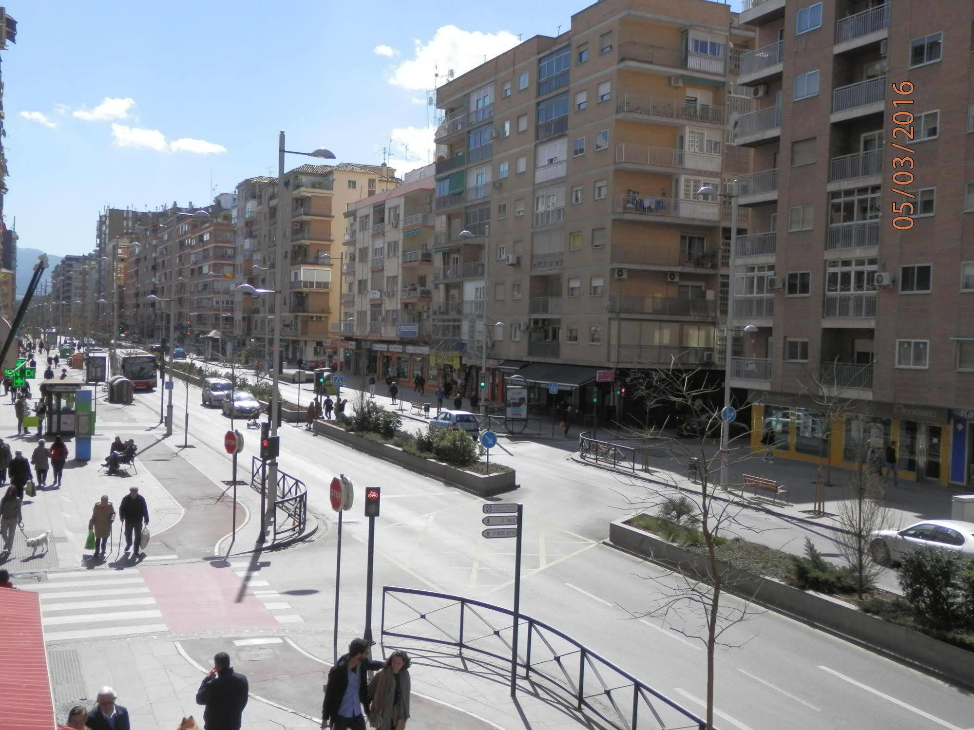 Hostal Nevot Granada Bagian luar foto