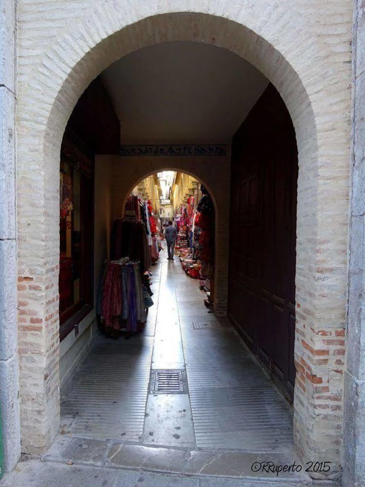 Hostal Nevot Granada Bagian luar foto