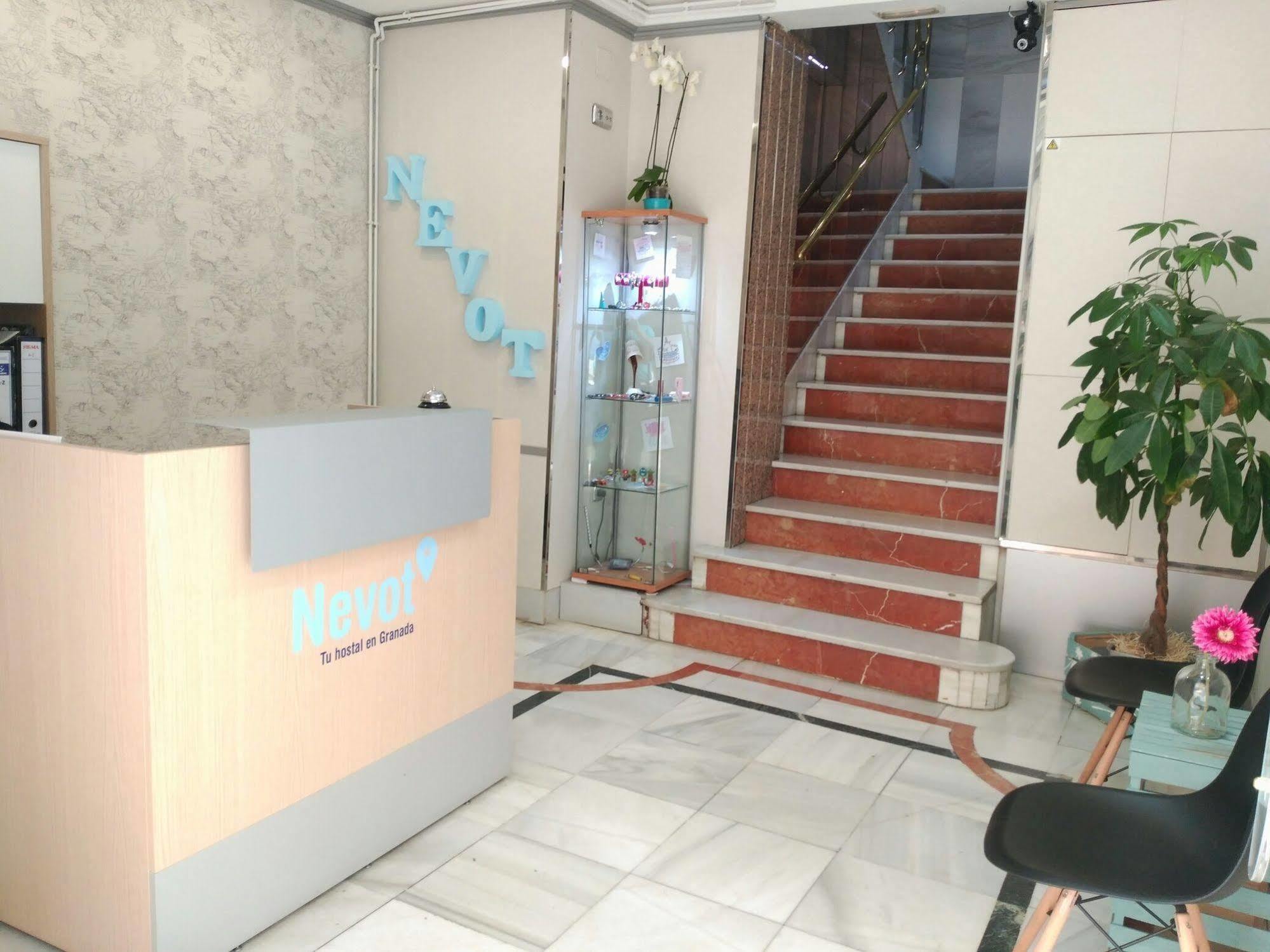 Hostal Nevot Granada Bagian luar foto