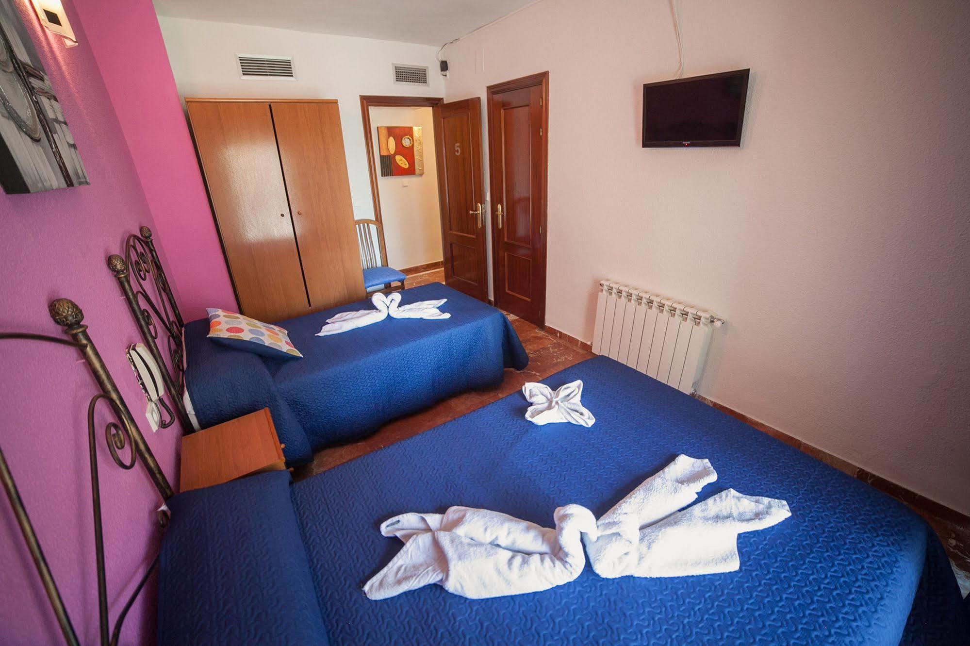 Hostal Nevot Granada Bagian luar foto