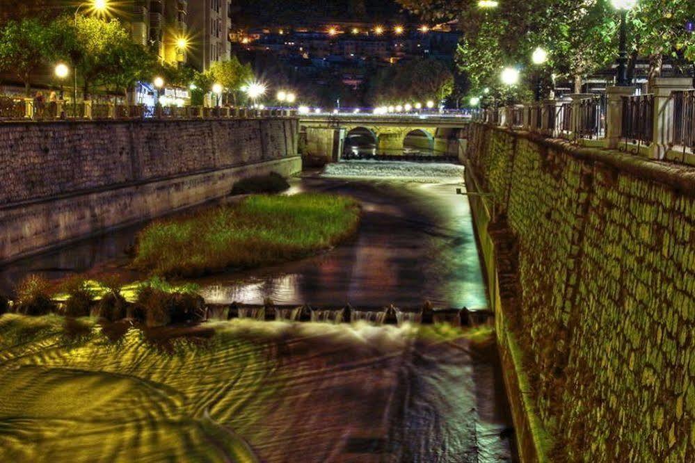 Hostal Nevot Granada Bagian luar foto
